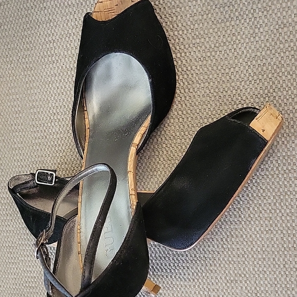 GUESS OPEN TOED HIGH HEELS - Picture 11 of 16
